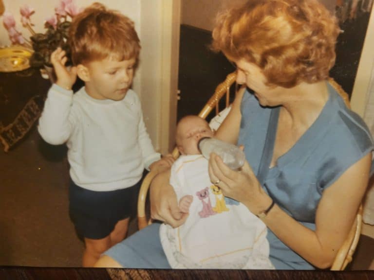 baby in armen moeder